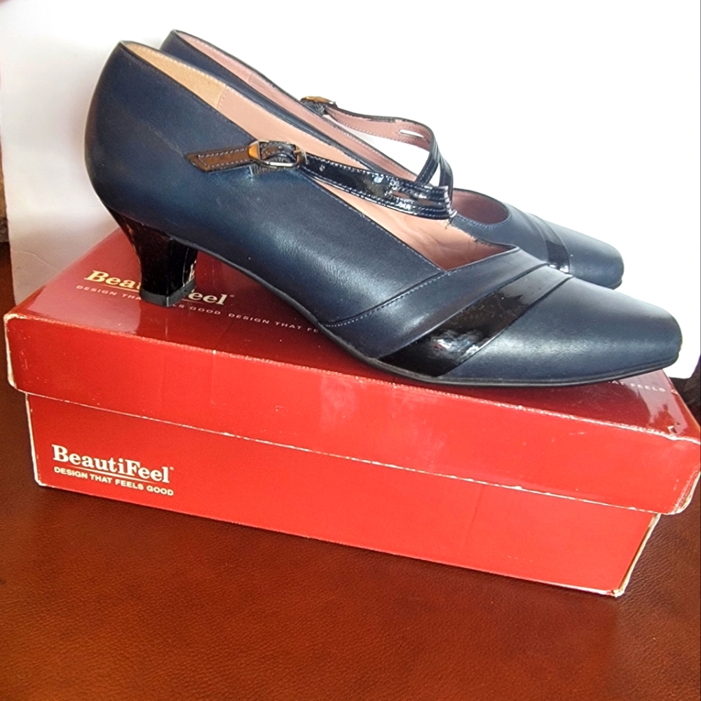 BeautiFeel Navy and Black Heels - Picture 13 of 13